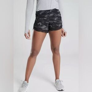 Athleta Printed Mesh Racer Run Lined 4” Black Camo Shorts L EUC